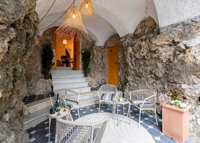 Apartament Charming In Historic Front Sea With Free Parking, Near Portofino Rapallo